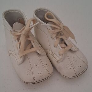 VINTAGE Baby Deer White Lace-Up Crib Shoes